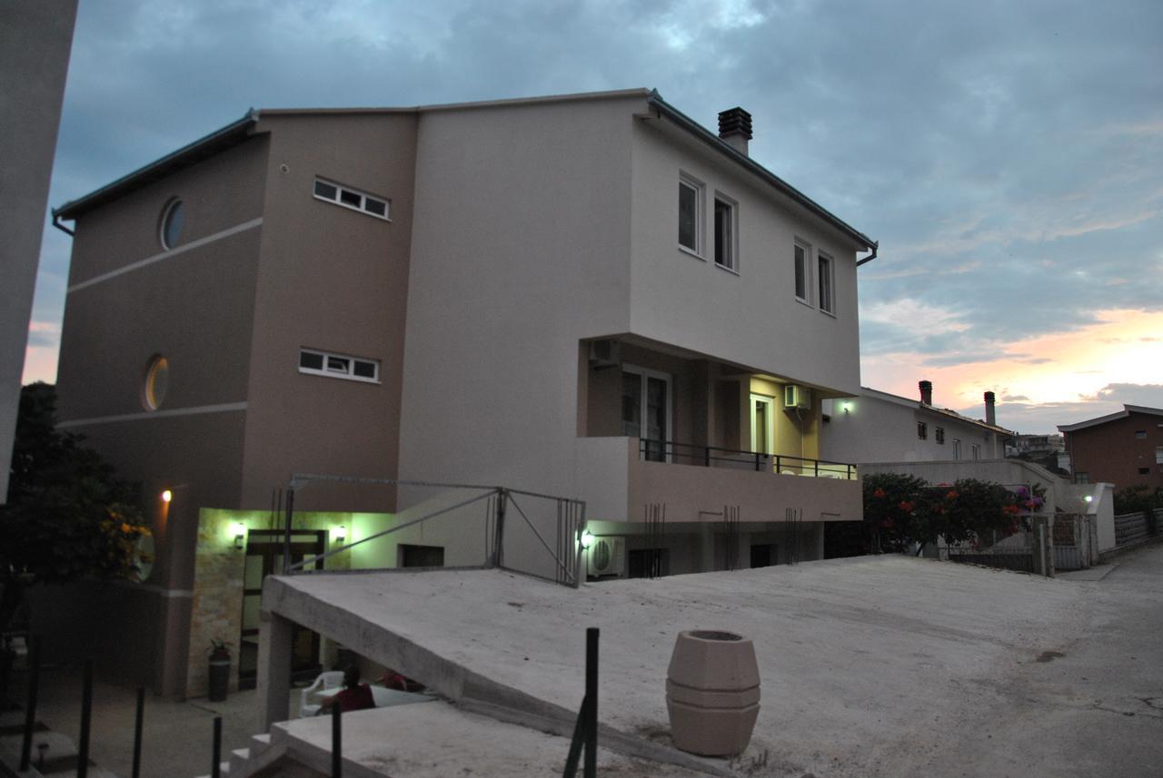 Haamel Apartment Улцин Екстериор снимка